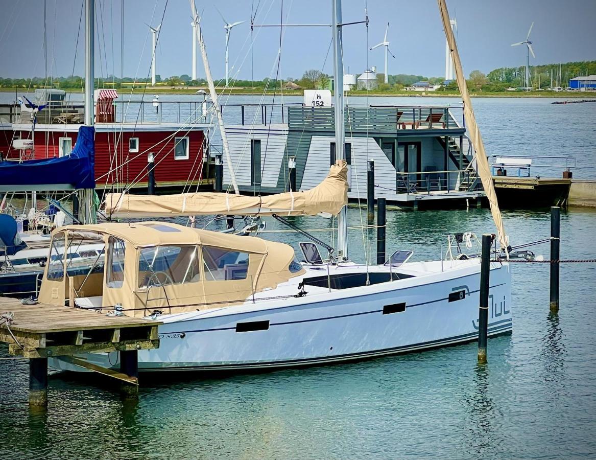 فندق Hausboot Segelyacht Nui Burgtiefe auf Fehmarn المظهر الخارجي الصورة
